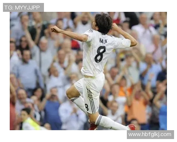 球场传奇的背影十二号球衣下的足球明星风采