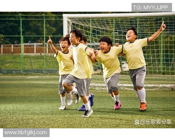 与足球明星同框的精彩瞬间分享我的梦想与热爱