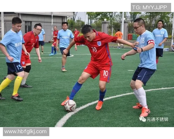 足球明星温情关爱视频传递正能量与粉丝的深厚情谊